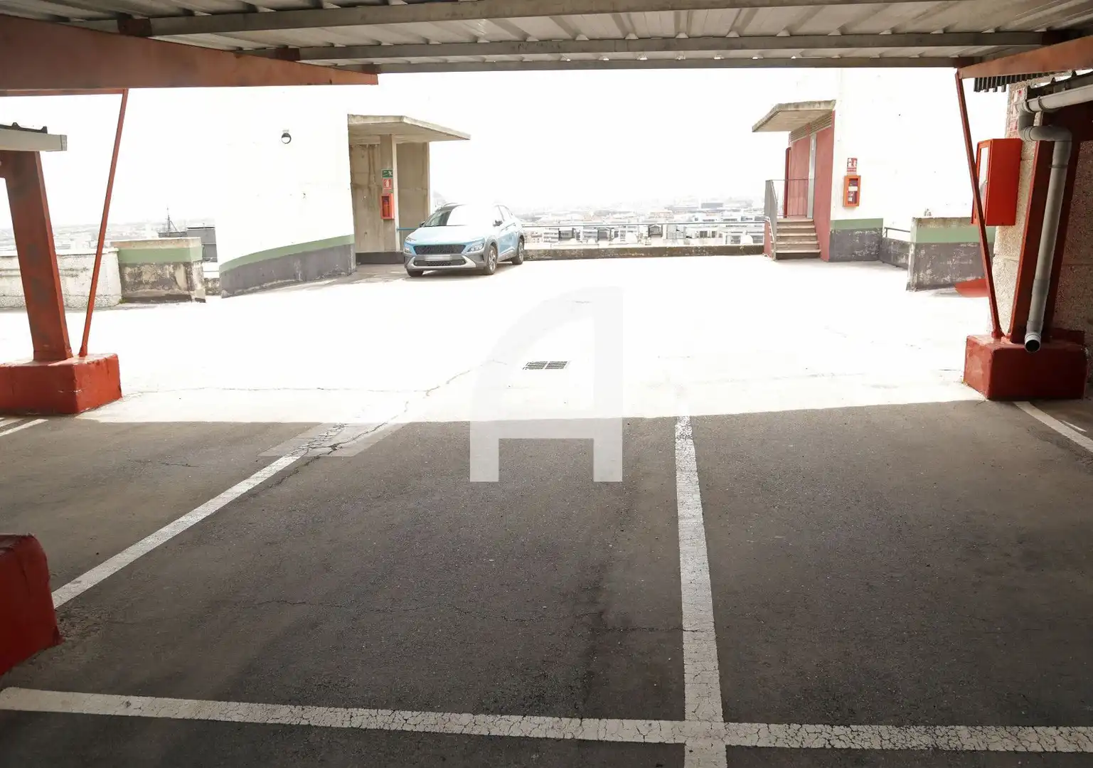 Parking de Nave industrial en venta en Madrid