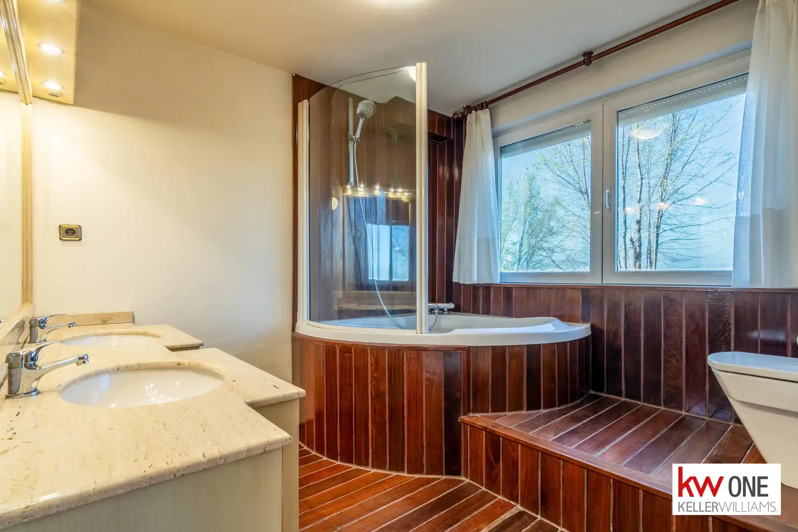 Baño de Casa adosada de alquiler en Pozuelo de Alarcón con Aire acondicionado, Calefacción y Jardín privado