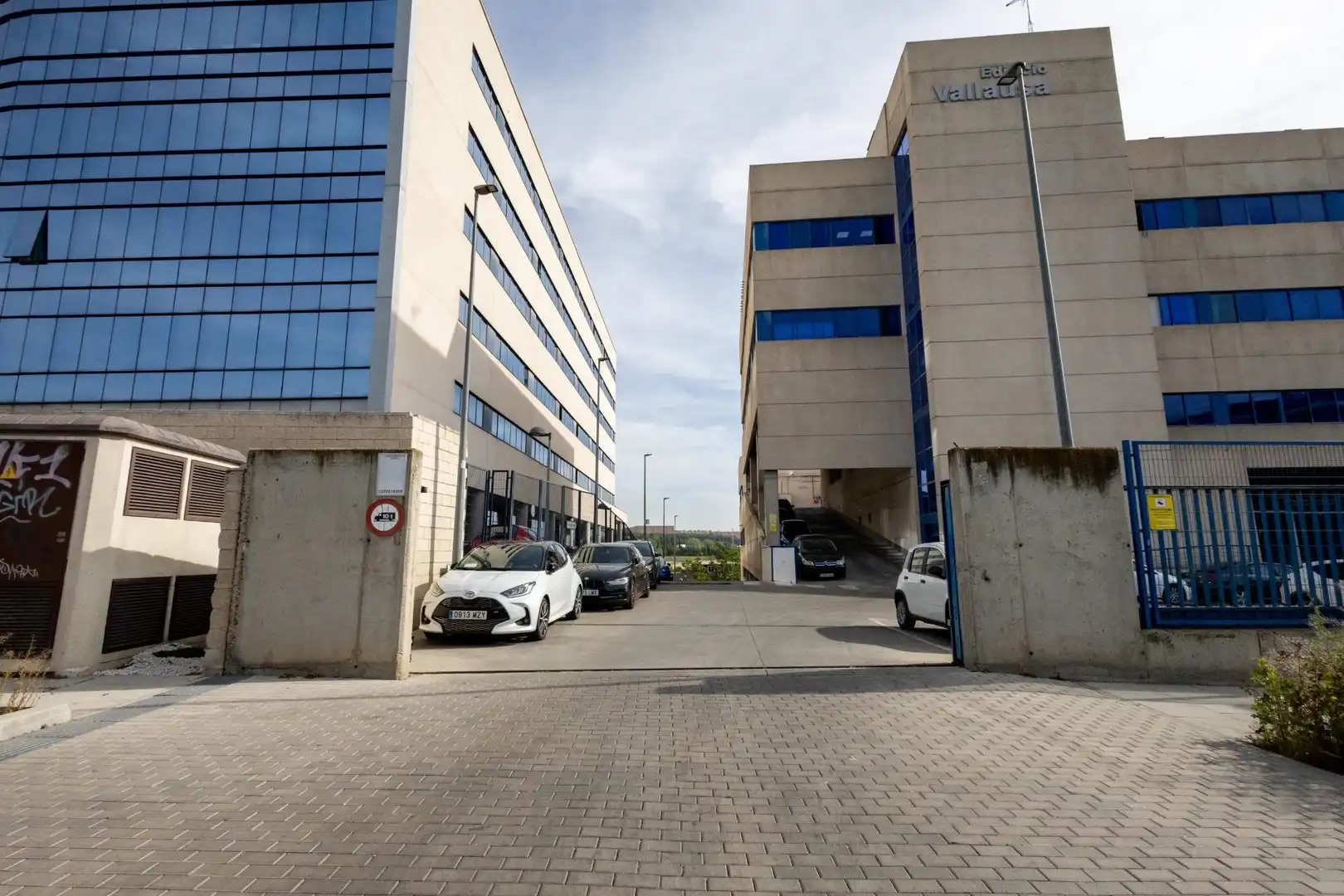 Vista exterior de Oficina en venda en Madrid amb Aire condicionat i Calefacció
