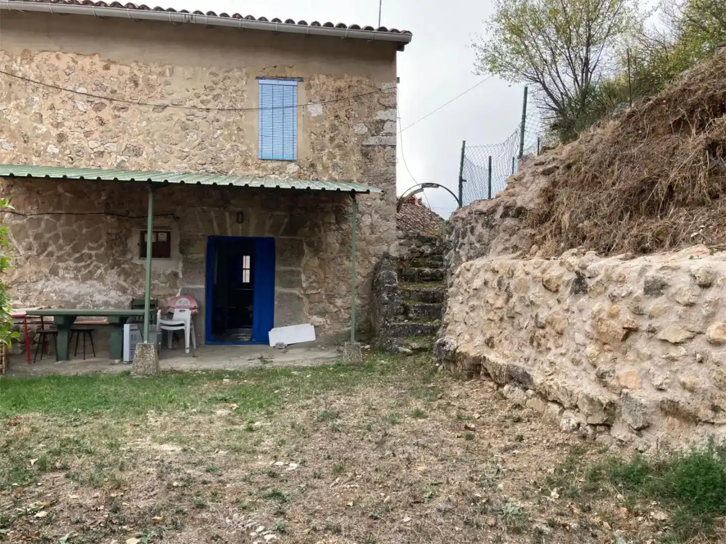 Vista exterior de Pis en venda en Miraveche amb Jardí privat i Moblat