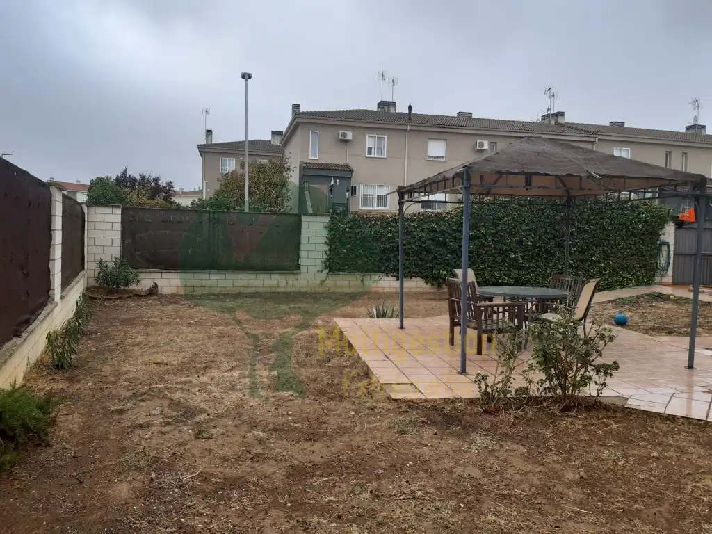Einfamilien-Reihenhaus zur Miete in Cáceres