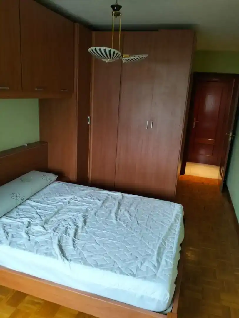 Dormitori de Pis en venda en Ponferrada amb Parquet, Moblat i Balcó