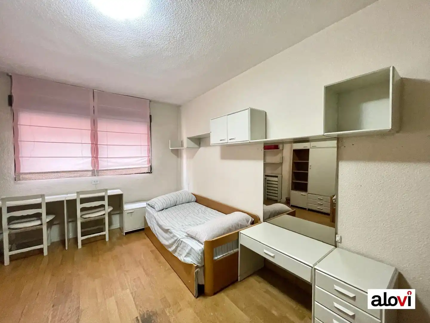 Habitación de Piso para compartir en Granada con Calefacción y Amueblado