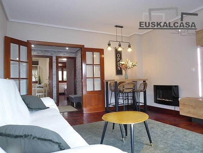 Sala d'estar de Pis en venda en Bilbao  amb Calefacció, Parquet i Terrassa