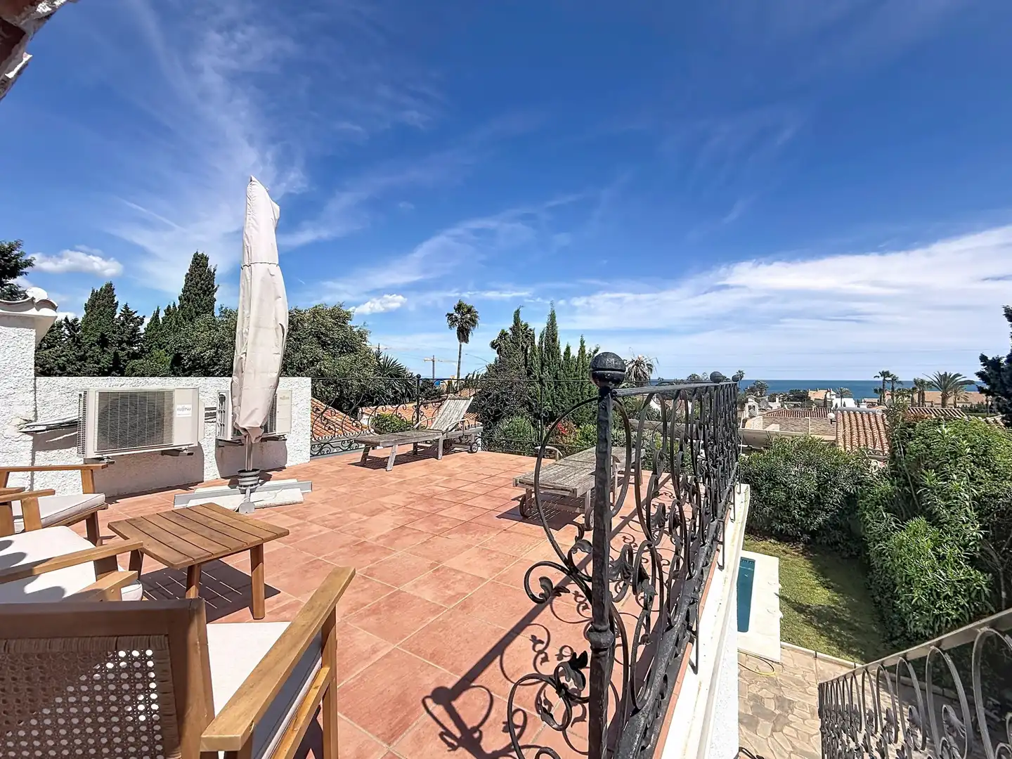 Terrassa de Casa o xalet en venda en Manilva amb Aire condicionat, Jardí privat i Terrassa
