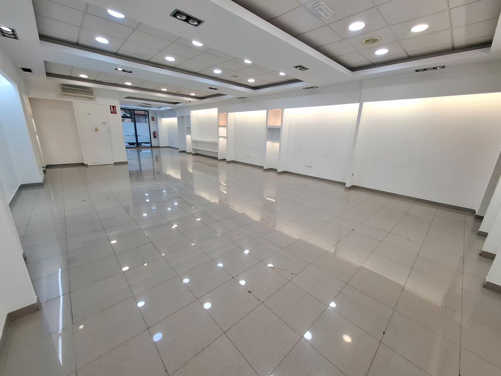 Premises to rent in  Valencia Capital  with Air Conditioner