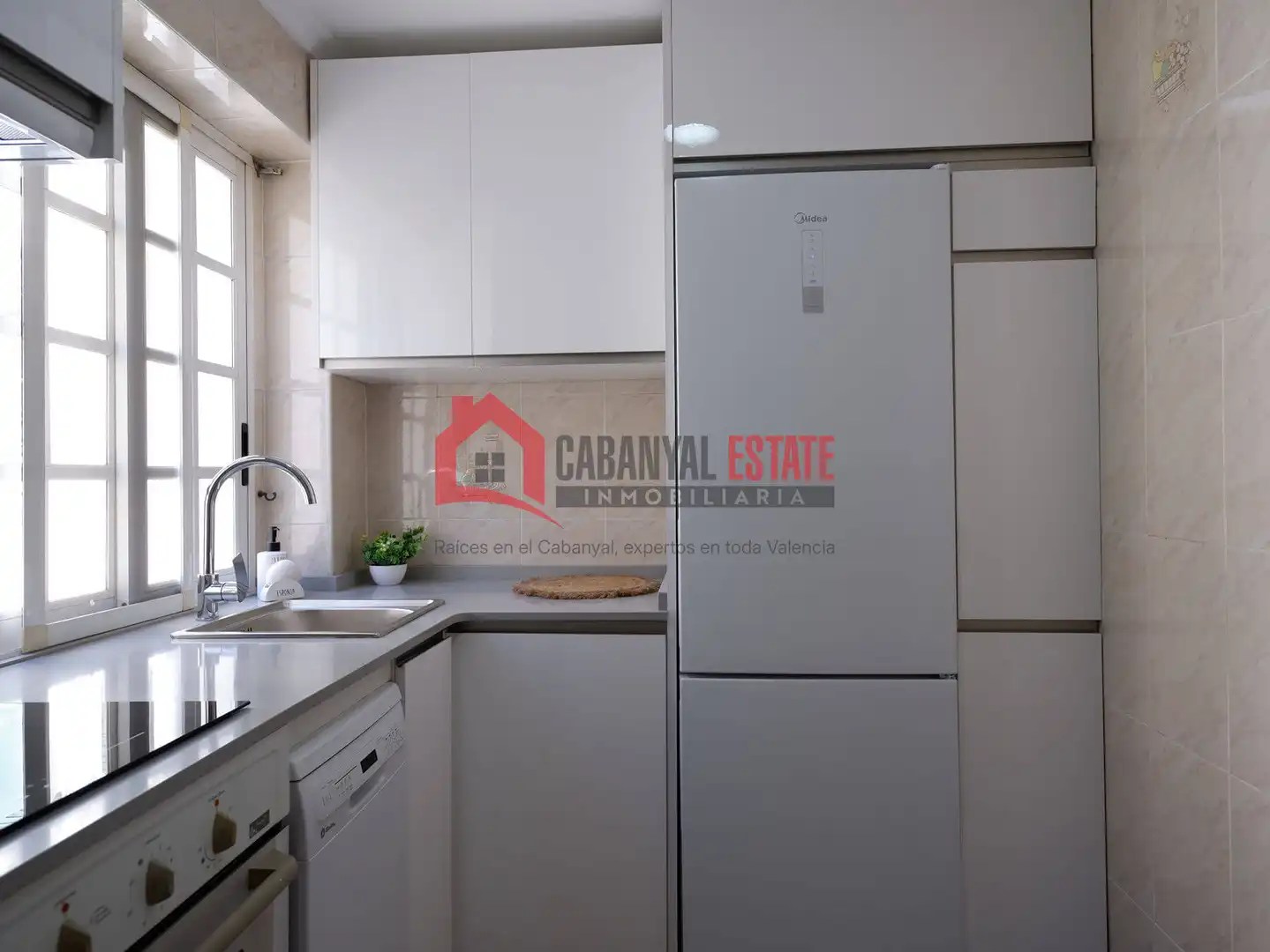 Cocina de Apartamento de alquiler en Valencia con Aire acondicionado, Amueblado y Balcón
