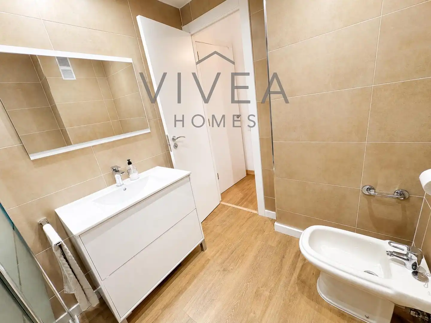 Bathroom of Flat for sale in Sabadell  with Air Conditioner, Heating and Parquet flooring