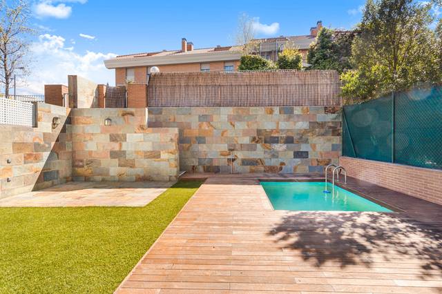 Casa adosada en Alquiler en Calle Xunta de Galicia en Valdecabañas