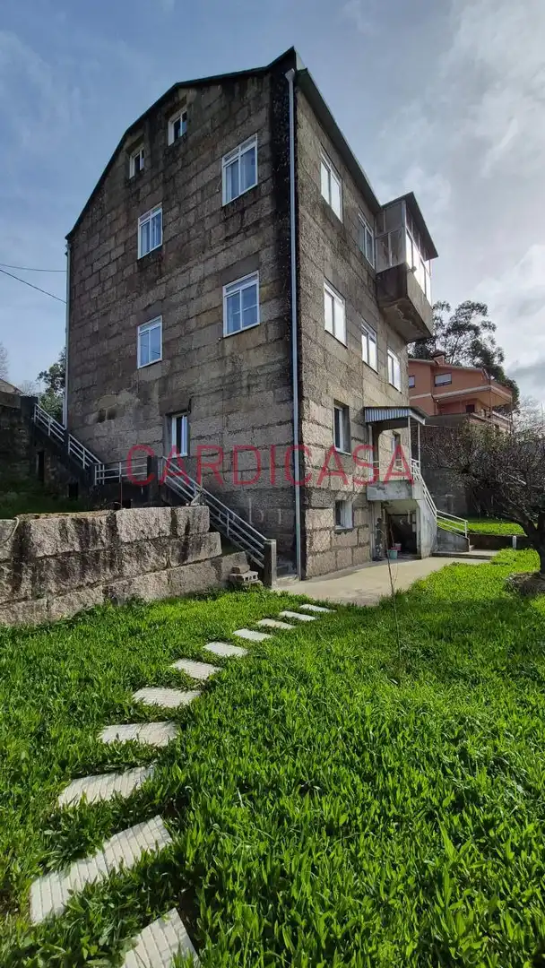 Vista exterior de Casa o chalet en venta en Vigo  con Calefacción, Trastero y Amueblado
