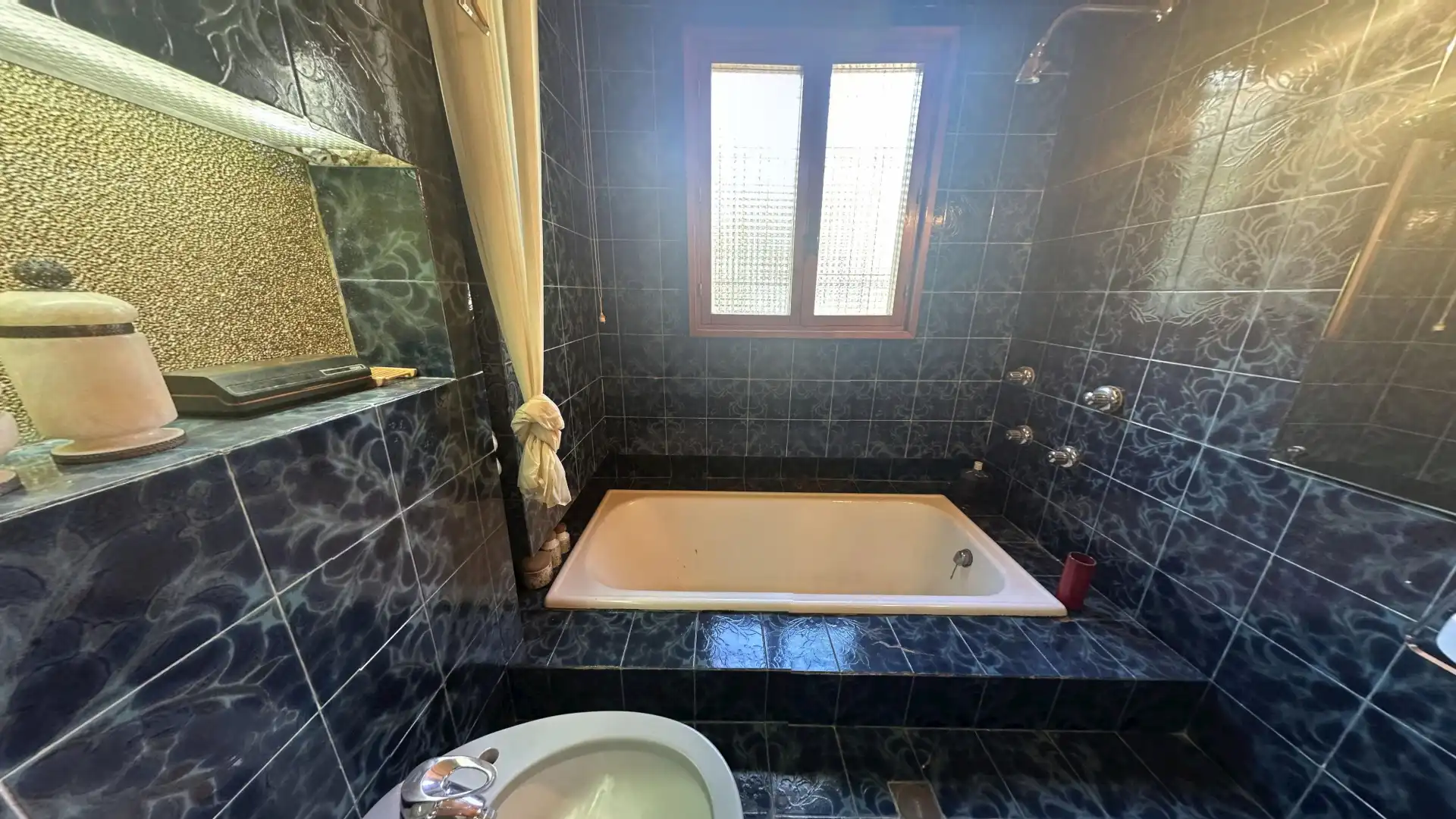 Bany de Casa o xalet en venda en Alicante / Alacant amb Jardí privat, Terrassa i Piscina