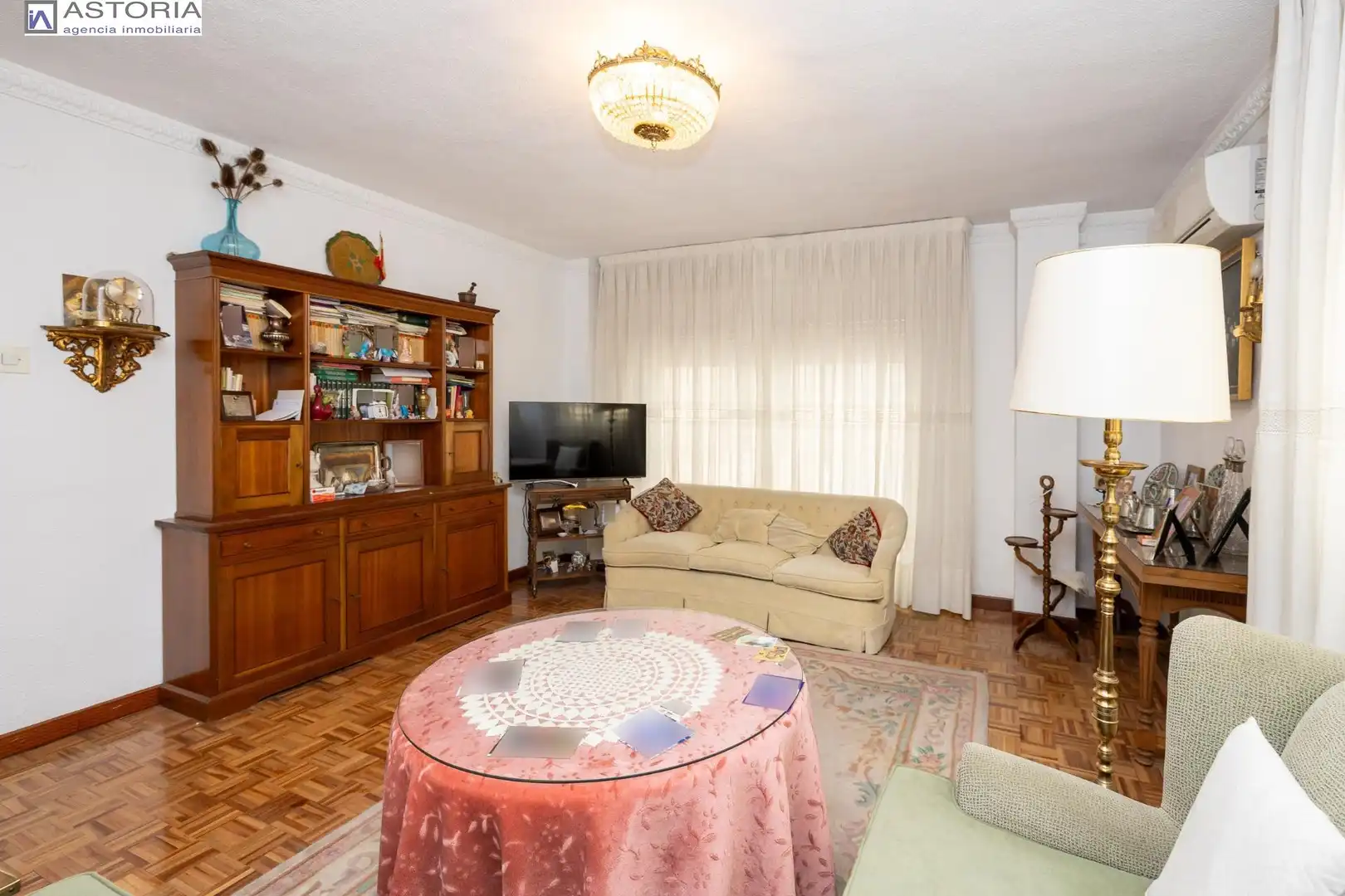 Sala d'estar de Pis en venda en Granada amb Aire condicionat, Calefacció i Terrassa