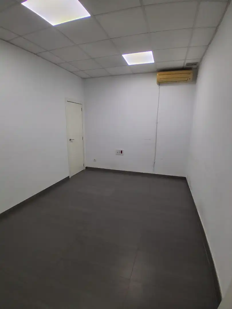 Business premises to rent in Carrer Pintor Peris Aragó 25, imagen 17