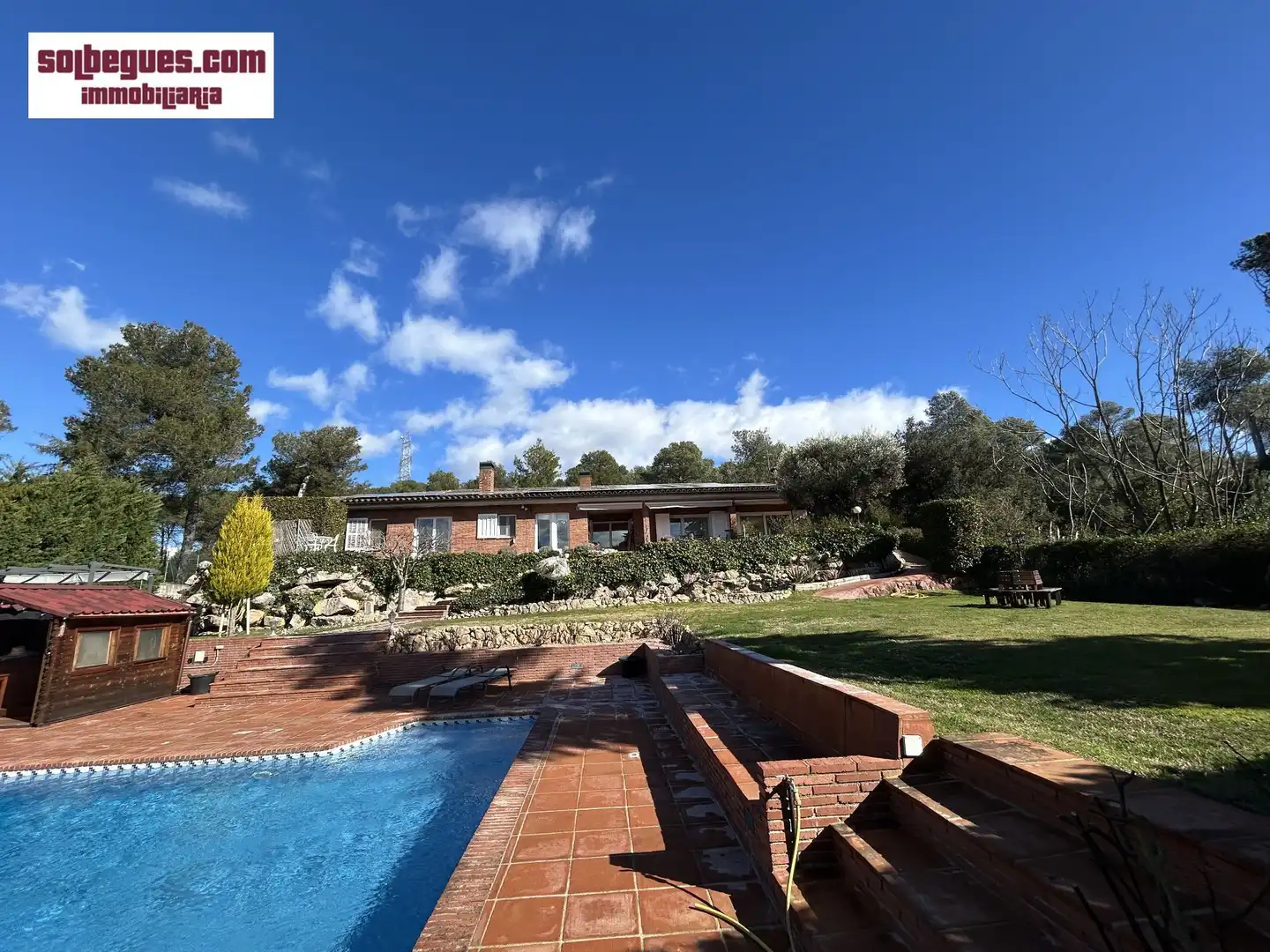 Detached house with pool for sale in Begues