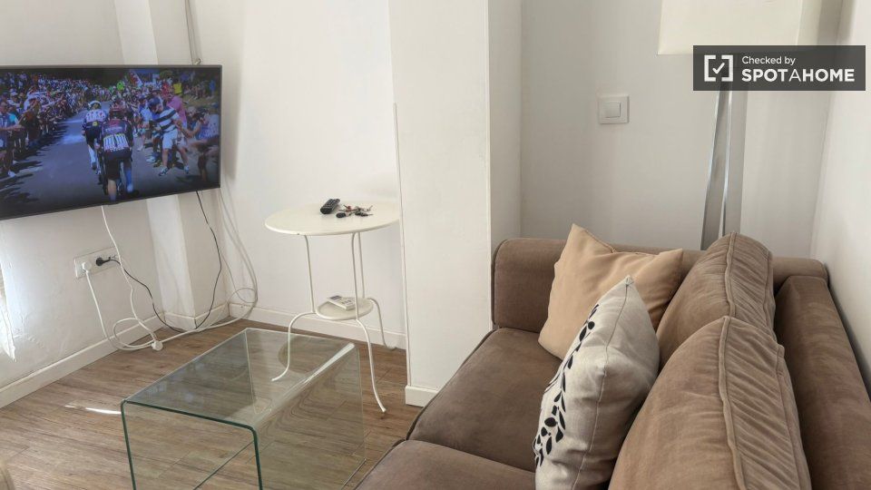Living room of Flat to rent in  Madrid Capital  with Air Conditioner, Heating and Furnished