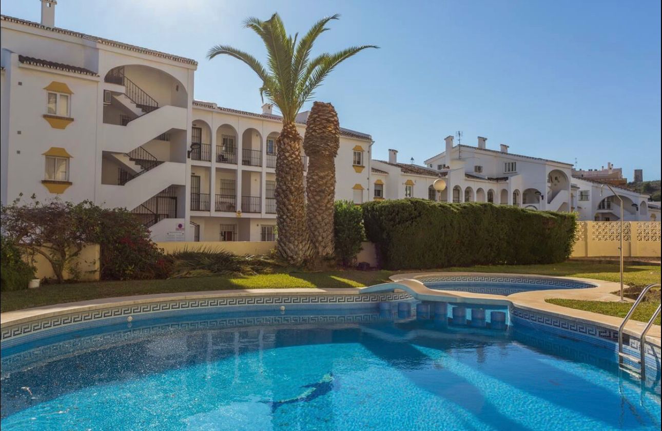 Exterior view of Flat for sale in Fuengirola  with Air Conditioner, Storage room and Furnished
