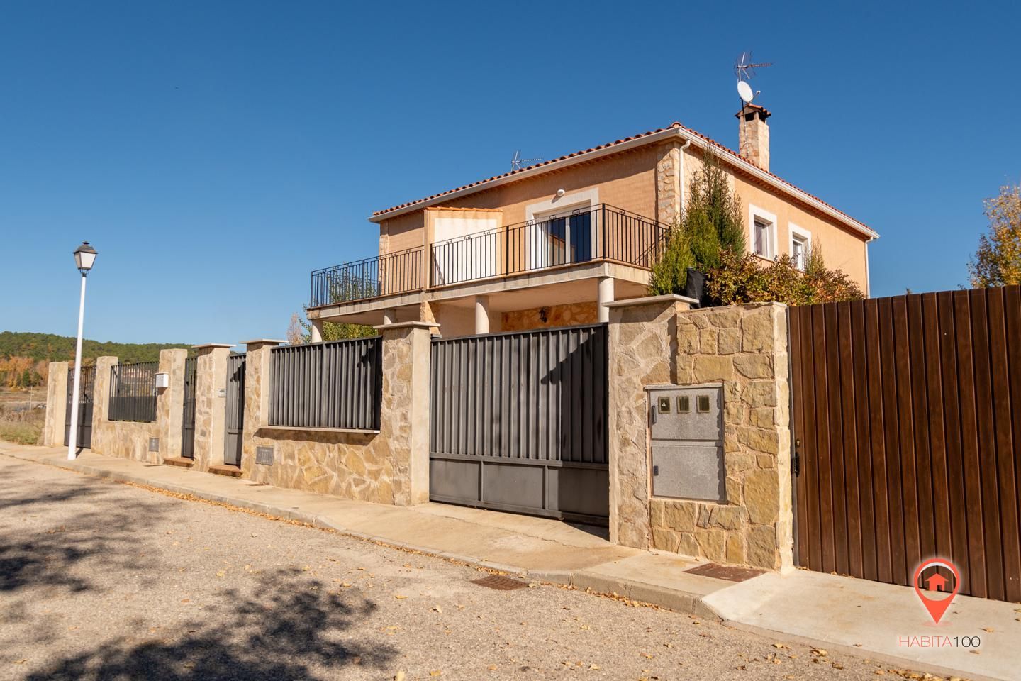 Exterior view of Single-family semi-detached for sale in Villalba de la Sierra