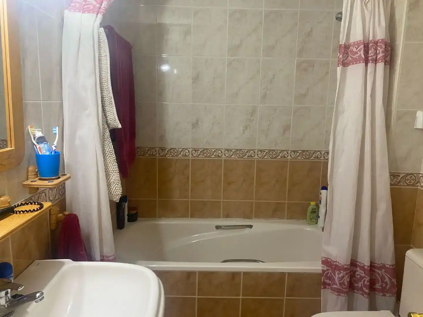 Bany de Pis de lloguer en Jaca amb Piscina