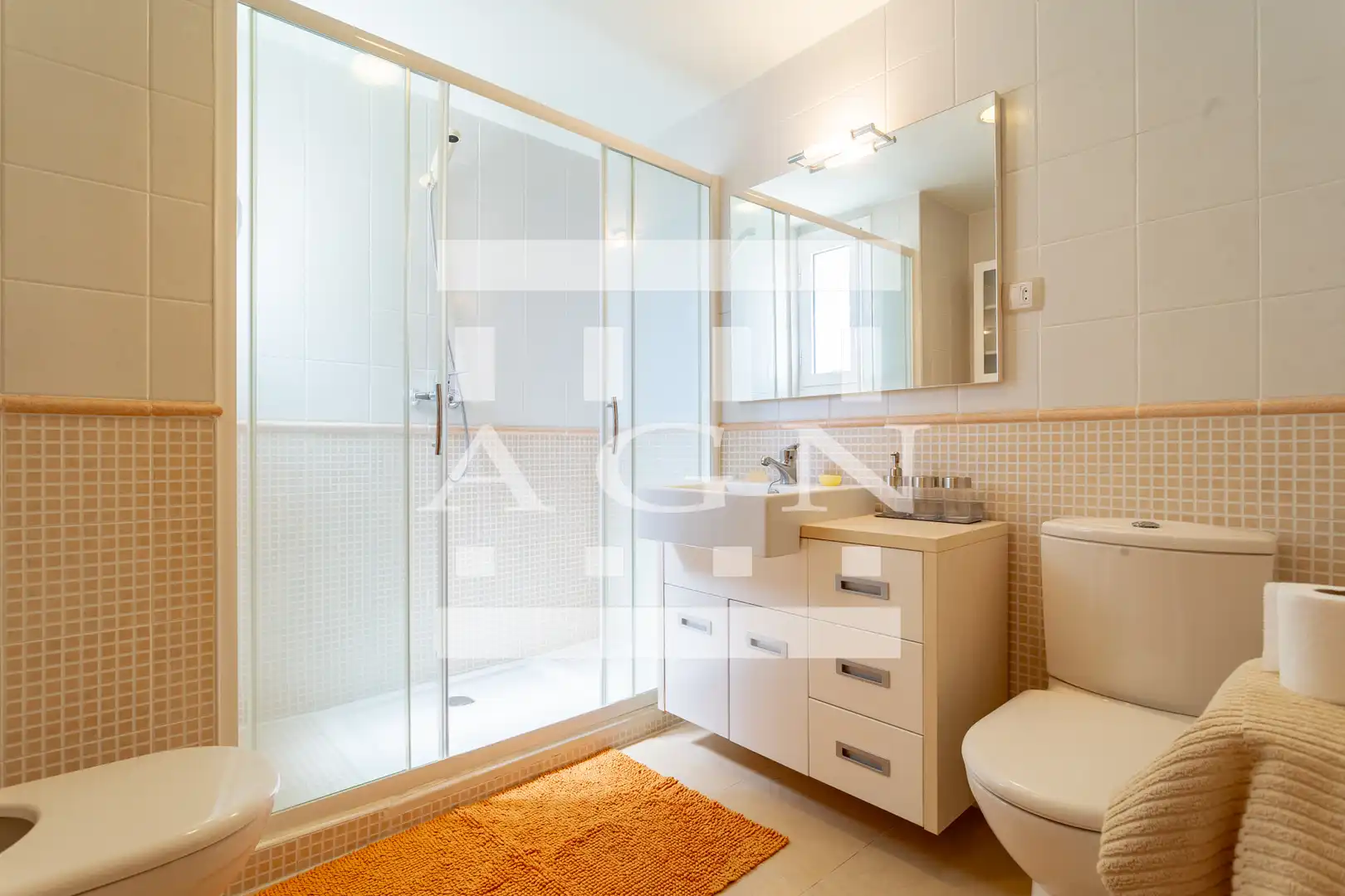 Badezimmer von Einfamilien-Reihenhaus zum Verkauf in Cambrils mit Klimaanlage, Heizung und Privatgarten