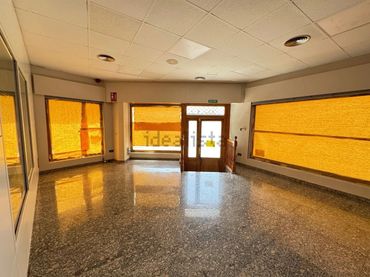 Local comercial de lloguer a Manzanares