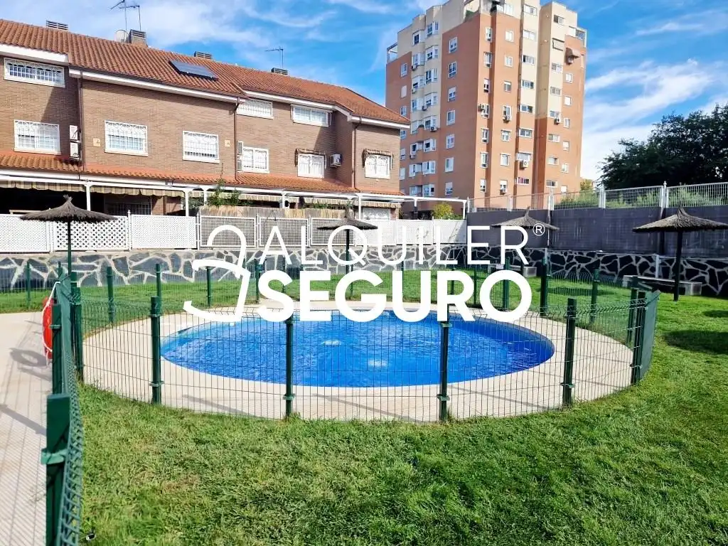 Schwimmbecken von Haus oder Chalet zur Miete in Fuenlabrada mit Heizung, Terrasse und Abstellraum