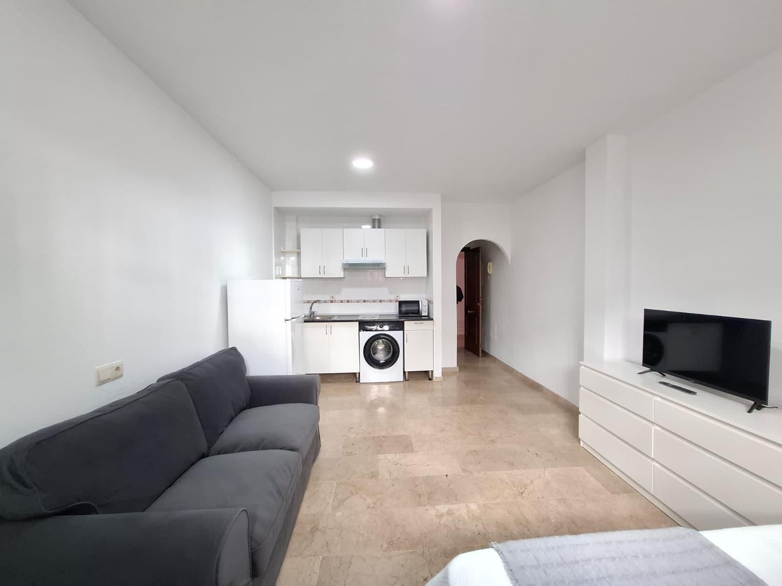 Living room of Study for sale in Benalmádena