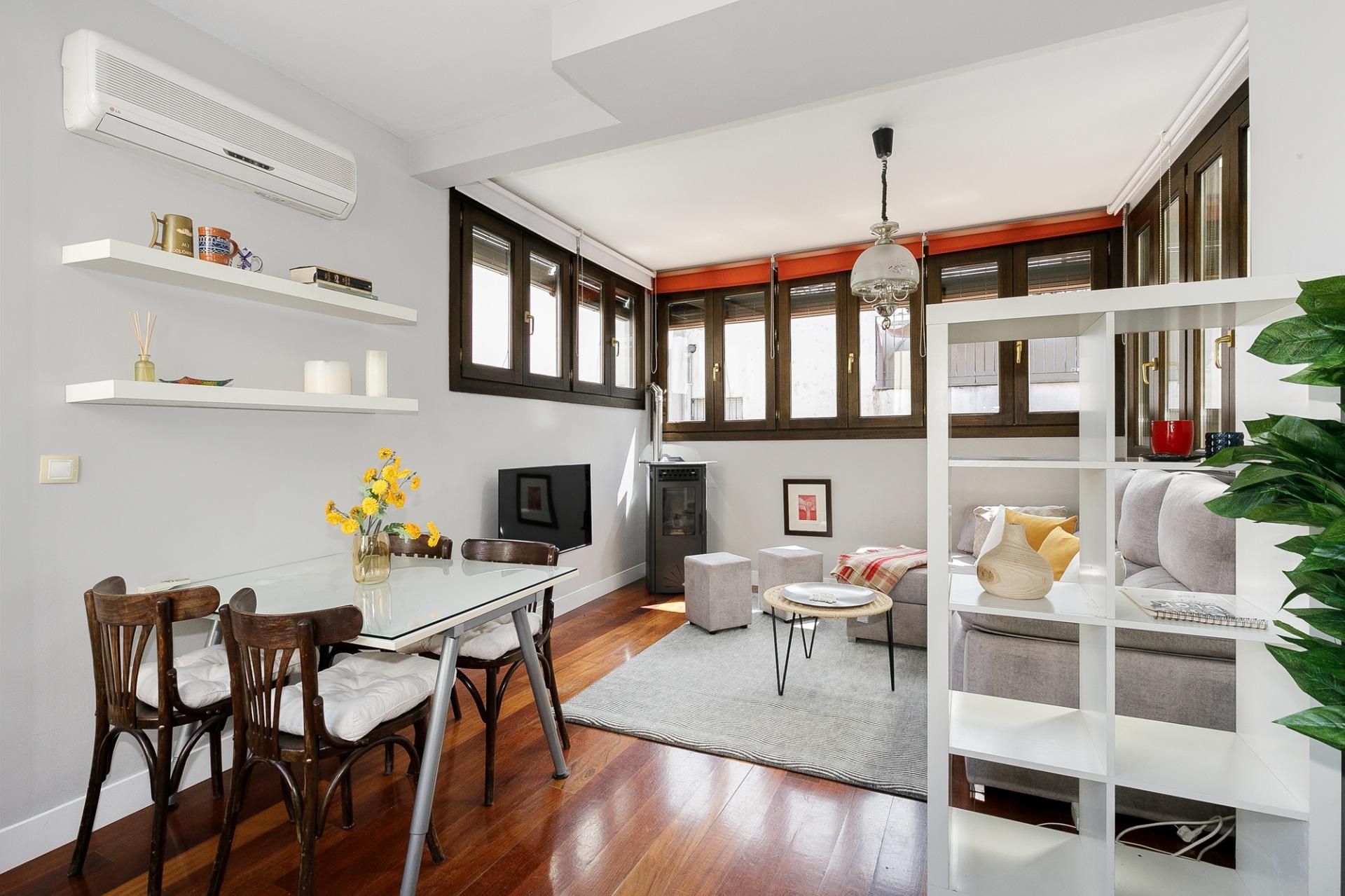 Living room of Attic for sale in  Granada Capital  with Air Conditioner, Parquet flooring and Terrace