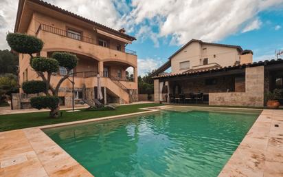 Piscina de Casa o xalet en venda en Sant Andreu de la Barca amb Aire condicionat, Calefacció i Jardí privat