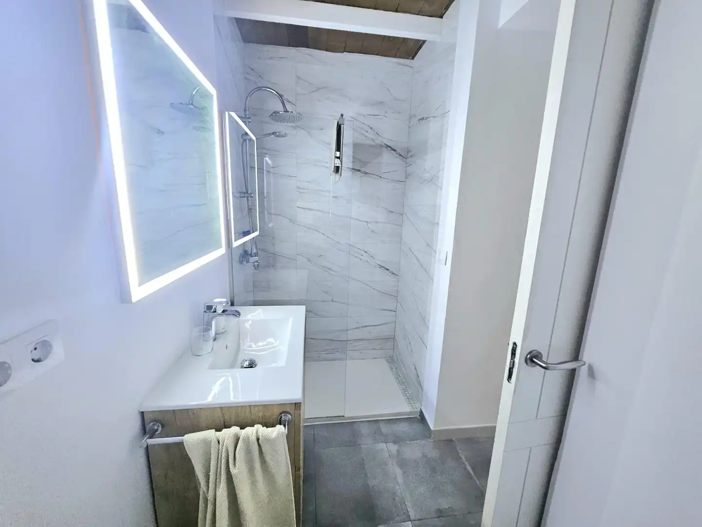 Baño de Planta baja de alquiler en Sevilla con Aire acondicionado, Calefacción y Amueblado