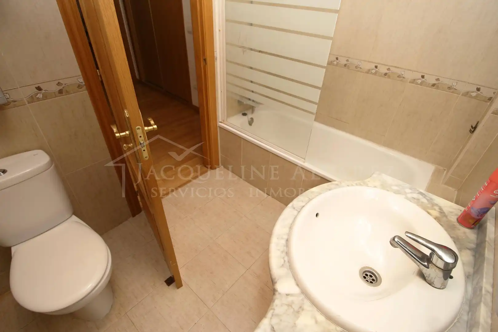 Baño de Apartamento en venta en Ocaña con Calefacción, Parquet y Trastero