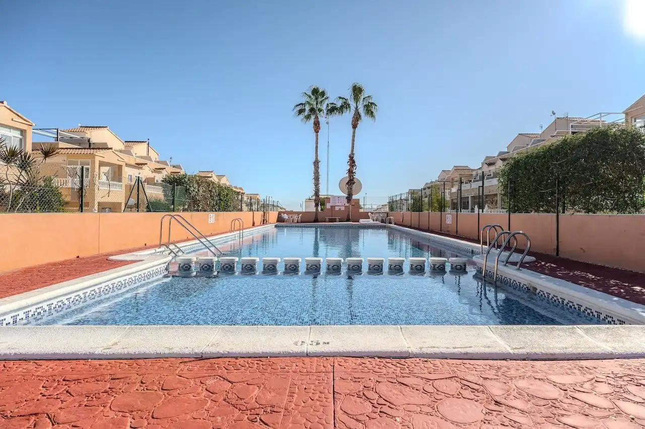 Piscina de Piso en venta en Orihuela con Aire acondicionado, Jardín privado y Terraza