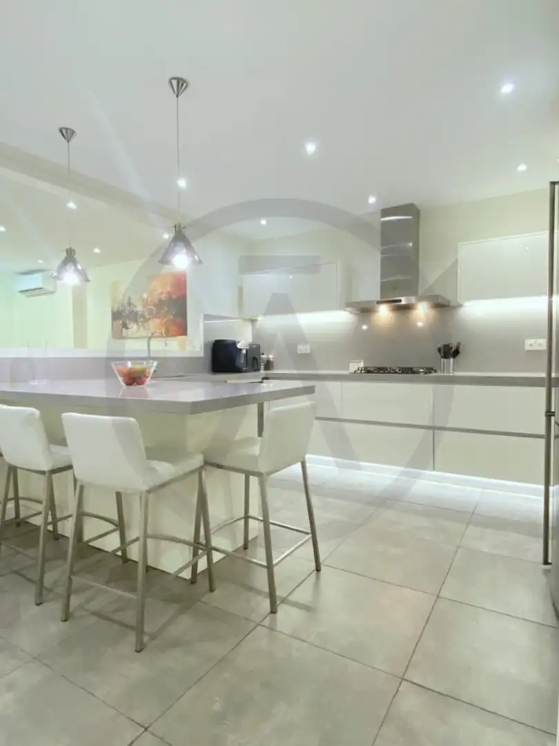 Cuina de Casa adosada en venda en Terrassa amb Aire condicionat, Calefacció i Terrassa