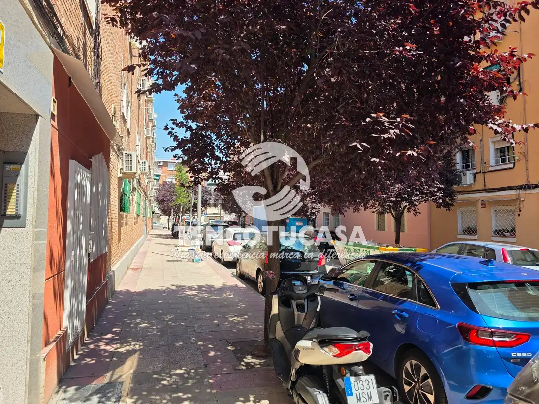 Vista exterior de Pis en venda en Madrid amb Calefacció i Moblat