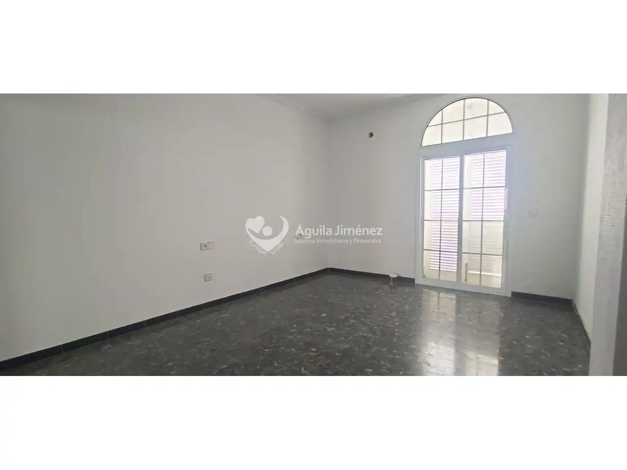 Sala d'estar de Casa adosada en venda en Alcalá de Guadaira amb Calefacció i Terrassa