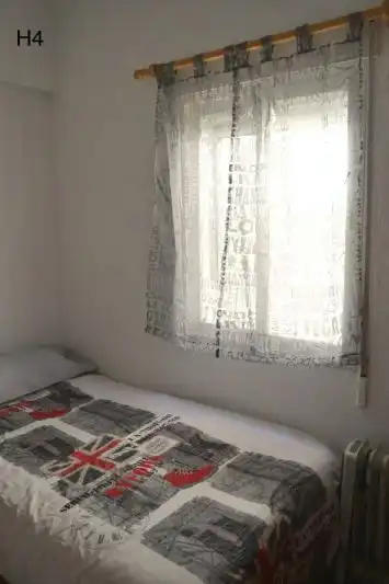 Habitación de Piso de alquiler en Granada con Aire acondicionado, Calefacción y Amueblado