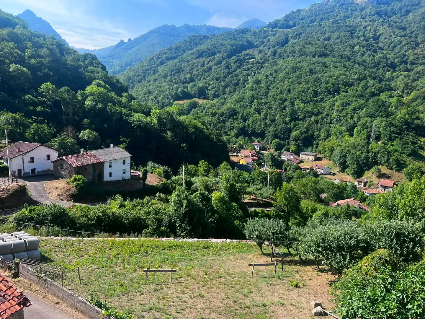 Vista exterior de Casa o xalet en venda en Oseja de Sajambre amb Calefacció, Jardí privat i Parquet