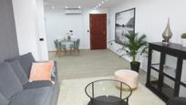 Sala d'estar de Apartament en venda en Fuengirola amb Aire condicionat i Terrassa