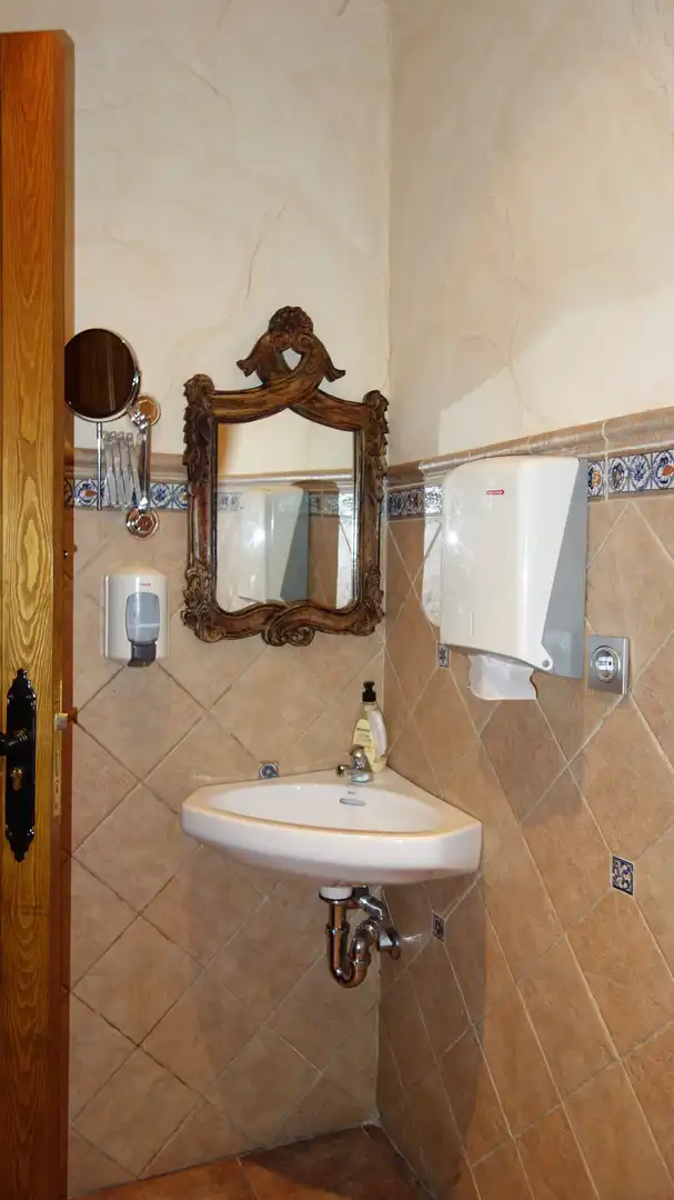 Badezimmer von Geschaftsraum zum Verkauf in Motril mit Klimaanlage und Möbliert