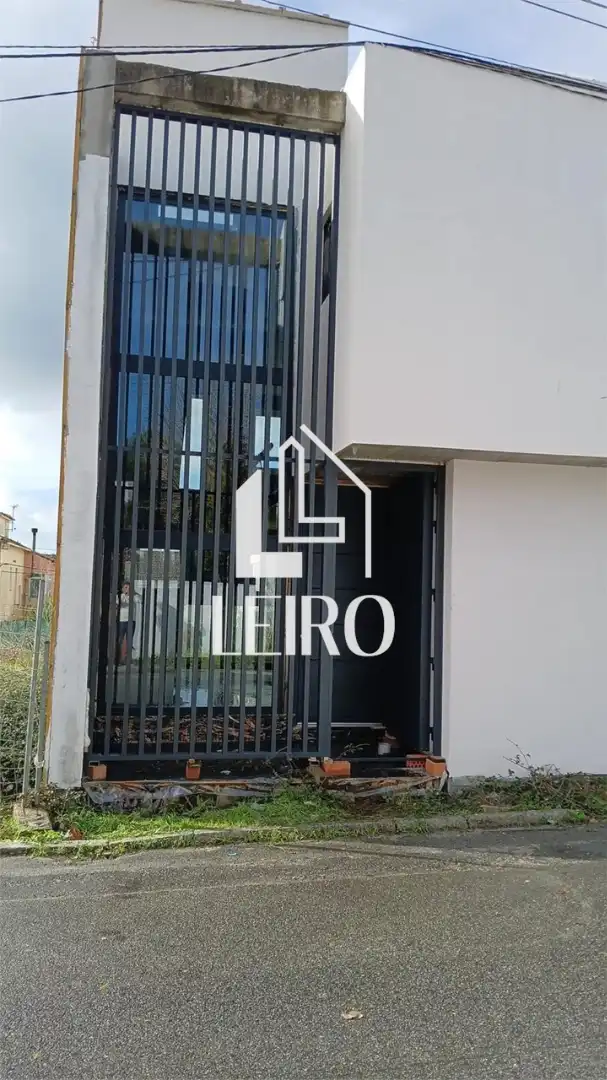 Vista exterior de Casa o xalet en venda en Vilagarcía de Arousa amb Jardí privat, Terrassa i Piscina