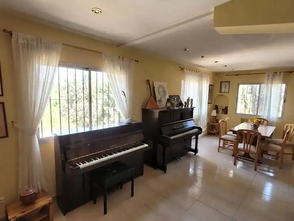 Sala d'estar de Casa o xalet en venda en Las Rozas de Madrid amb Piscina