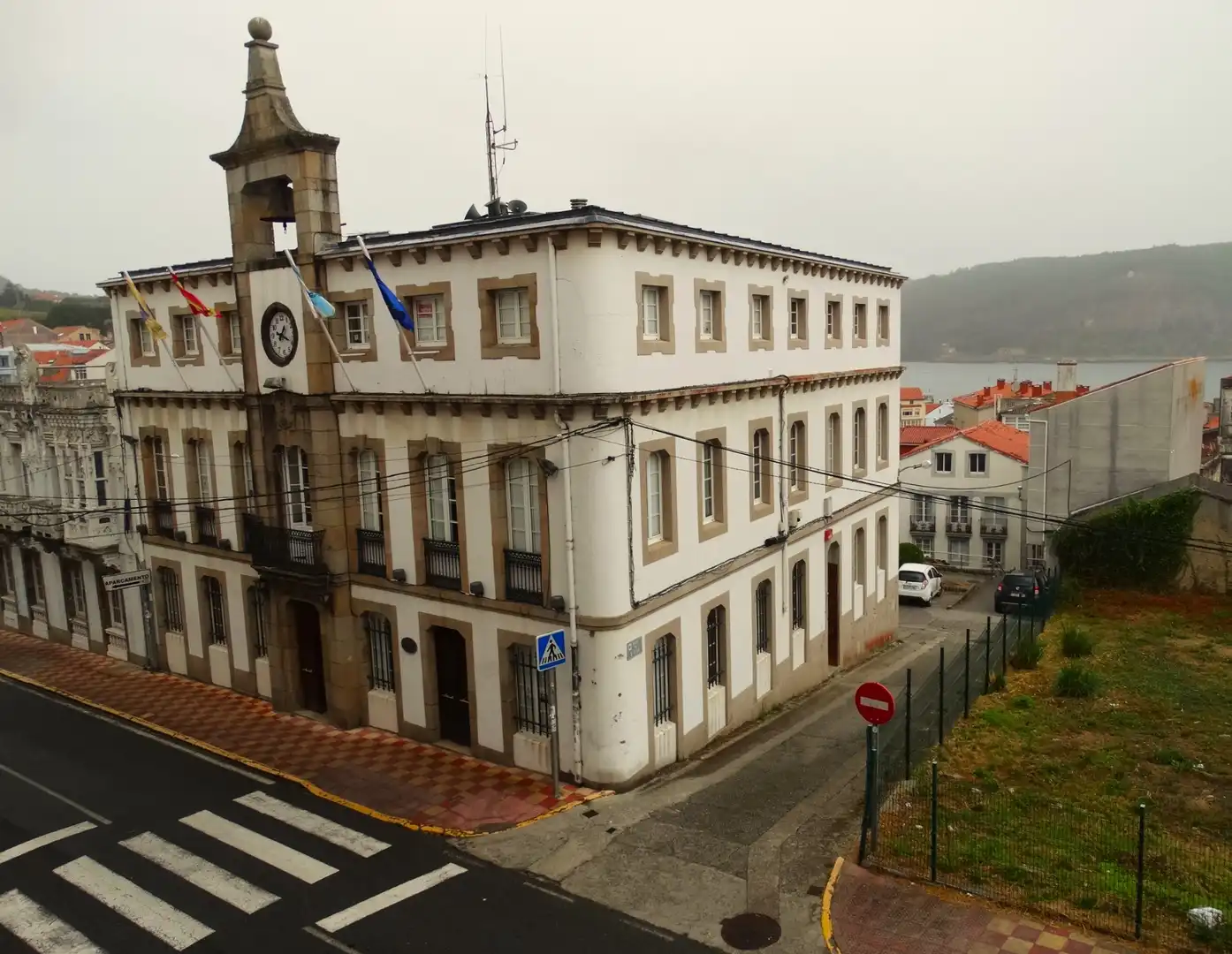 Vista exterior de Pis en venda en Mugardos amb Calefacció, Parquet i Terrassa