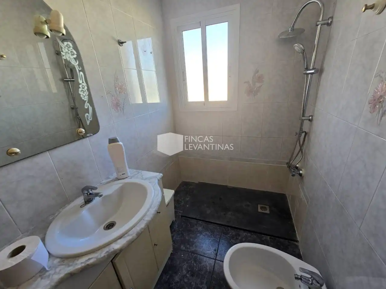 Bathroom of Apartments for sale in Elda