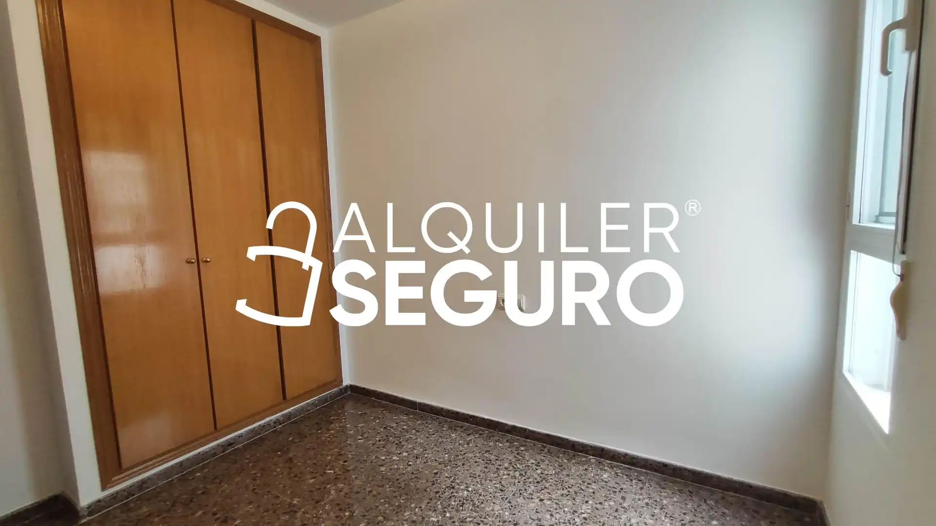 Schlafzimmer von Wohnung zur Miete in Valencia mit Klimaanlage und Heizung