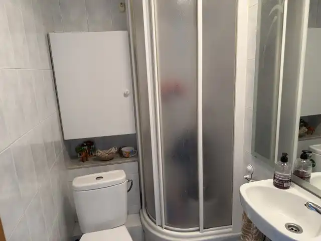 Badezimmer von Büro zum Verkauf in Girona mit Klimaanlage und Heizung