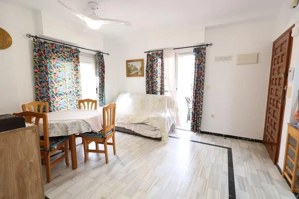 Habitación de Apartamento en venta en Guardamar del Segura con Terraza y Amueblado