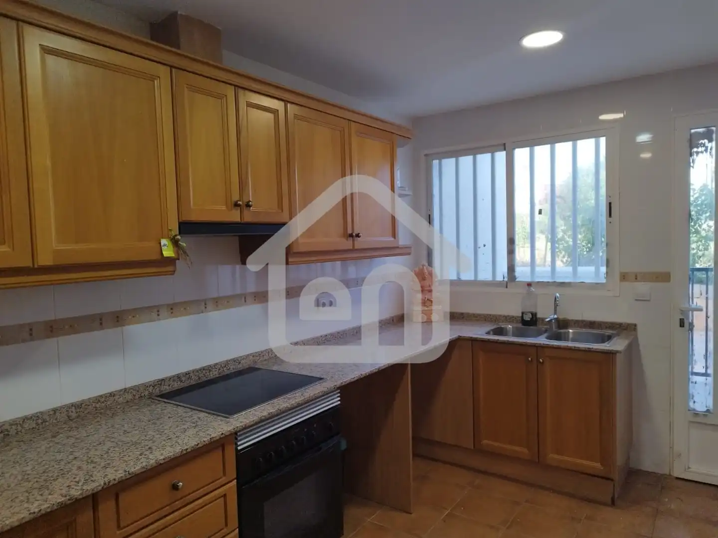 Küche von Einfamilien-Reihenhaus zum Verkauf in Requena mit Terrasse