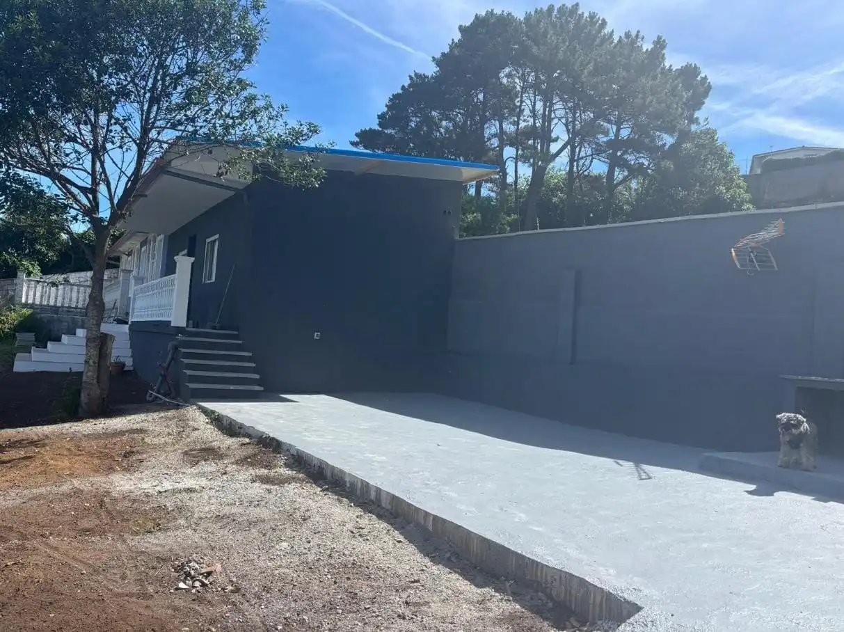 Vista exterior de Casa o xalet de lloguer en Carballo amb Calefacció, Jardí privat i Moblat