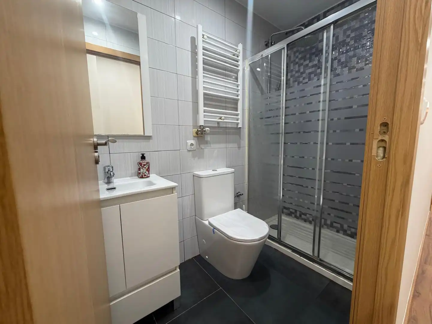 Baño de Piso en venta en  Logroño con Calefacción, Terraza y Trastero
