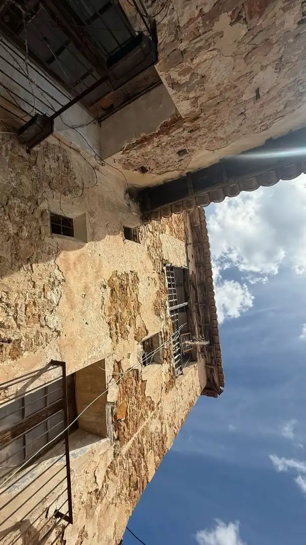 Vista exterior de Finca rústica en venda en Camarillas amb Terrassa