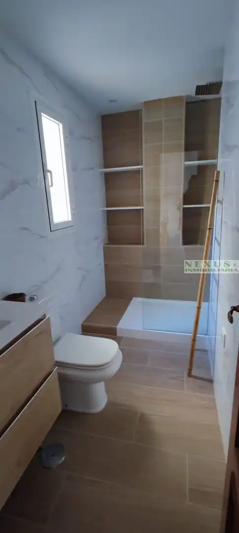Badezimmer von Dachboden zur Miete in Cáceres mit Klimaanlage, Heizung und Möbliert